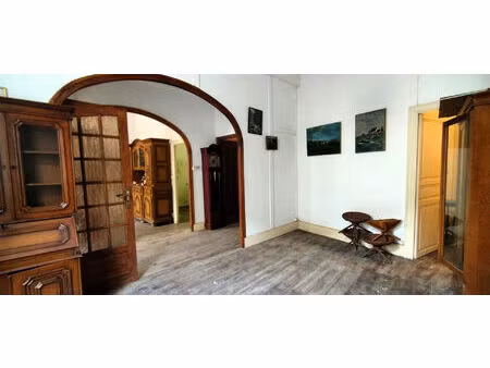 vaste maison de ville a rénover