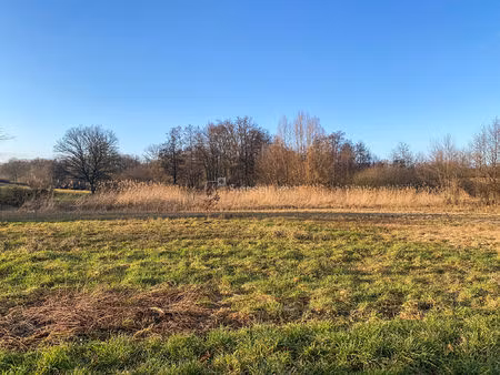 beau terrain à bâtir de plus de 18 ares