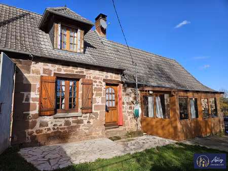 maison en pierre avec grange