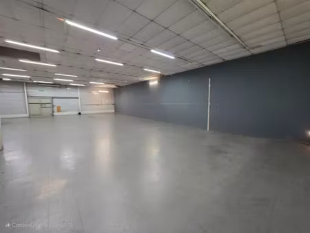local commercial de 355m2 à louer à fagnieres