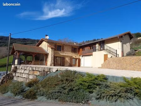 maison 6 pièces 856 m²