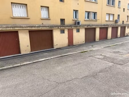 garage échangeur pont de l'arc