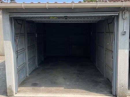 loue garage box fermé individuel