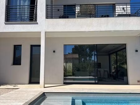 villa neuve avec piscine