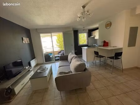 location t2 balcon parking piscine