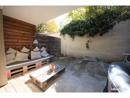 eyragues centre  appt t2 en rdj  climatisation  terrasse  parking