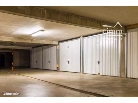 parking/box 15 m² fontaine