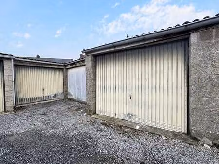 garage sécurisé idéalement situé - proche du centre