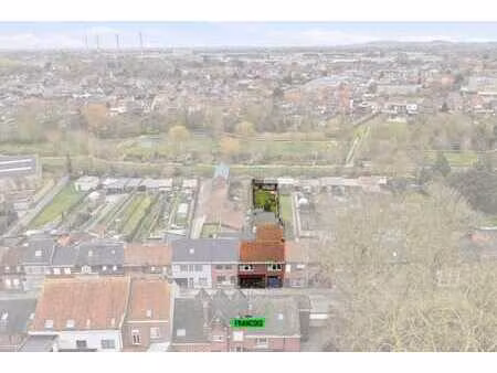 spacieuse maison mitoyenne à rénover à vendre dans le centr…