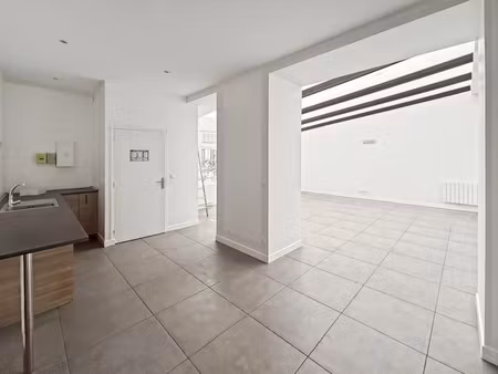 location locaux professionnels 55 m² à paris 10ème (75010)  1 950 €