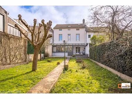 maison de ville avec garage et jardin
