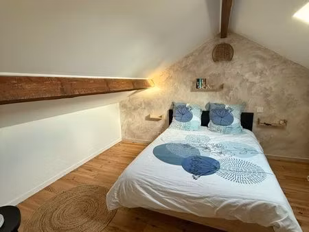 chambre meublée avec espace privé — maison avec jardin et parking