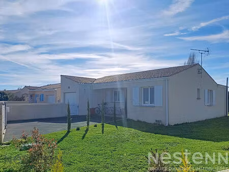 maison à vendre dans un lotissement de saujon  82m²  3 chambres  garage  terrain de 677m²