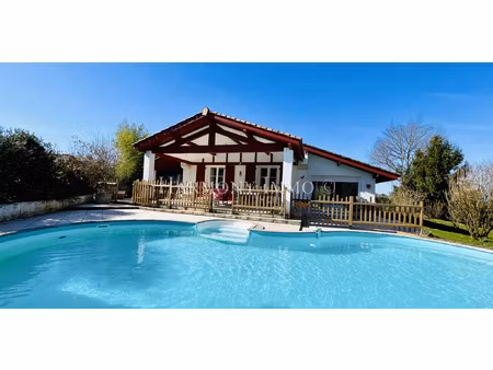 exclusivité  située dans un des plus beaux villages de franc