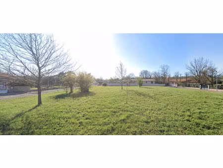 terrain plat saint martial