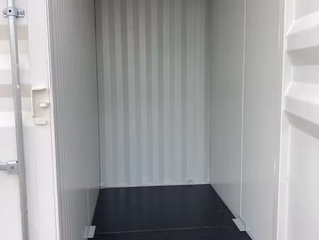 garde-meuble / box / garage / local de stockage / dépôt / local professionnel / entrepôt