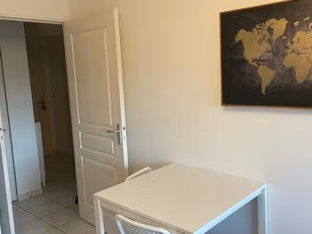 studio lumineux meublé