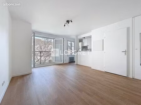 studio 1 pièce 27 m²