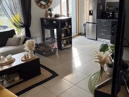 t2 récent 43 m² + grande terrasse 47 m² – rive centre – rez-de-chaussée