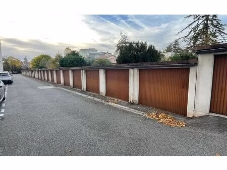 location stationnement  20 m² t- à valence  70 €