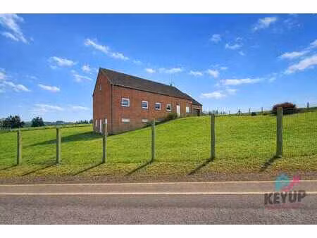 ciney : 500 m² sur 2 hectares au calme