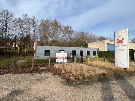 commerce/bureaux de 125m² dans le zoning w-b + parkings