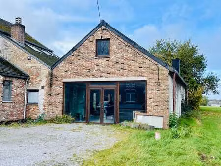 grand entrepôt/atelier de 200m² nets avec étage et parking