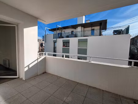 bayonne - t2 résidence récente avec terrasse et parking en sous sol