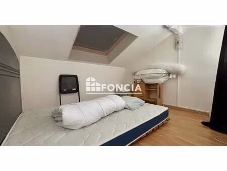 exclusivité investisseur à tullins : duplex 30 m² carrez (36 m² au sol) avec locataire en 