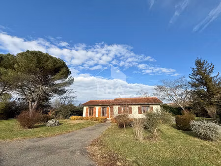 maison t4 avec 3 chambres et vue pyrénées à vendre ? campagne gersoise (32)