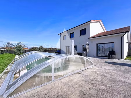 maison civens 6 pièce(s) 178 m2