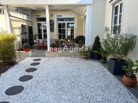 grande maison centre ville avec jardin