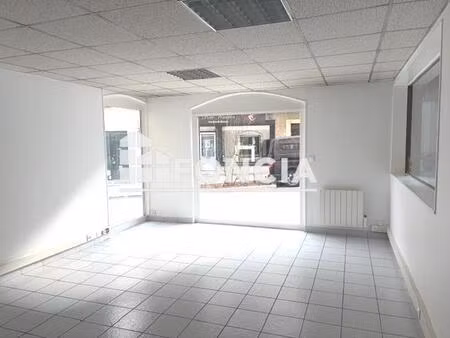 location - local commercial - 27 m² - 5 640 €/an hc ht -