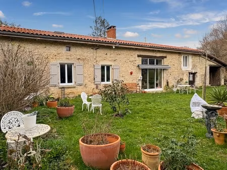 maison de caractère rénovée benest (16)