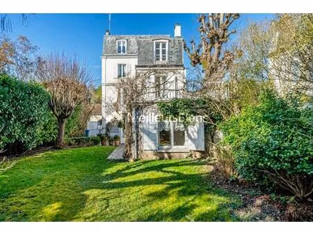 maison de charme et de caractère avec magnifique jardin!