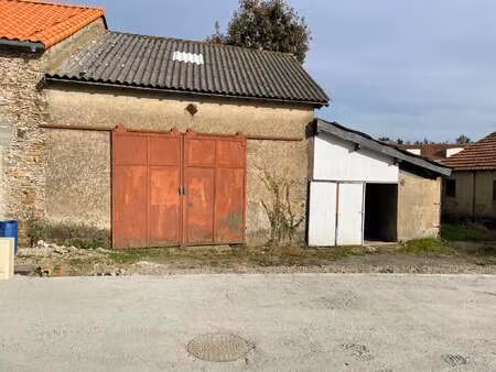 vente longère et corps de ferme à saint-philbert-de-bouaine (85660) : à vendre / 80m² sain