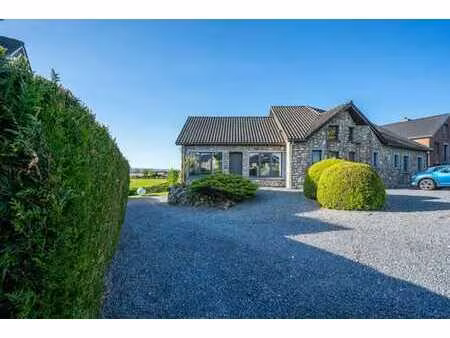 maison 2 chambres avec terrasse  jardin et parking