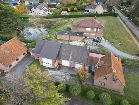 goed gelegen opslagplaats/werkruimte nabij de lembeekse b...