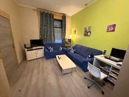 bonne maison rénovée 2 chambres + 2 ch poss. grande cour.