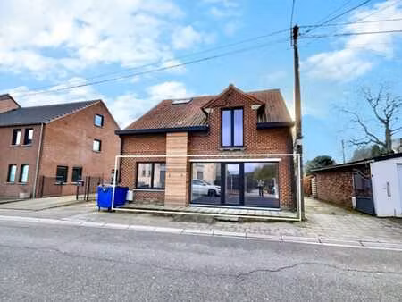 bel espace multi-fonctionnel / à proximité du bultia village