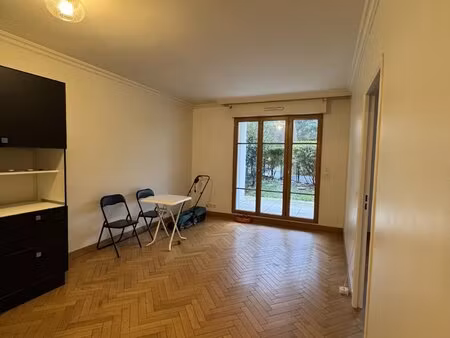 très bel appartement de type f2 à saint-cloud