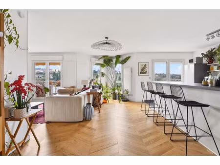 superbe t3 lumineux avec balcon et vue panoramique francheville-le-bas