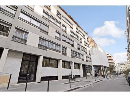 bureaux de 860 m² non divisibles dans le 11e arrondissement de paris  en très bon état et 