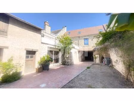 maison de 5 pièces 110 m² avec cour intérieur et grande dépendance 76 m²