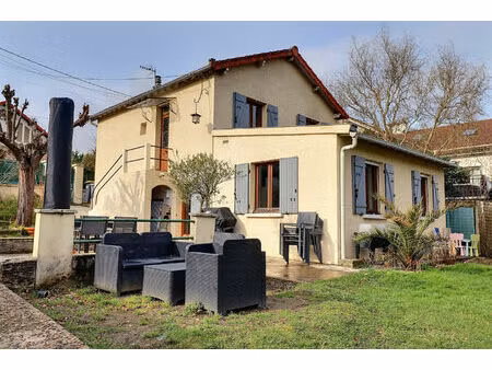 mareil marly - centre village - maison 3 chambres.