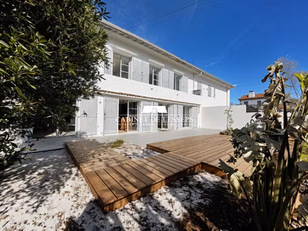 vaste maison saint charles - larochefoucaud rénovée