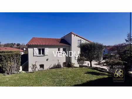 vendu au calme  belle maison de 1997 de 158 m2 sur terrain de 10