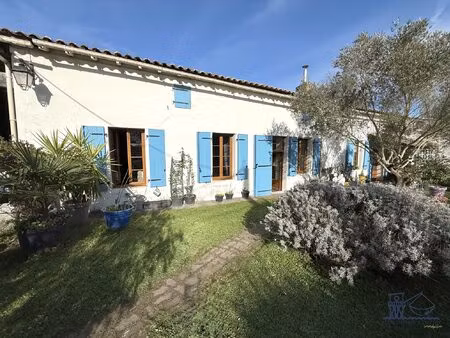 charentaise avec 3500m2 de terrain piscine dépendances