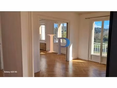 maison la clayette 1h15 lyon en voiture/4 navettes par jour pour lyon en train 45 min tgv 