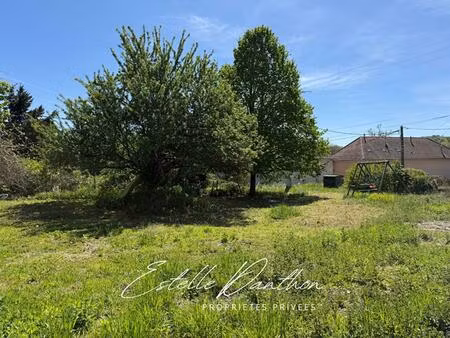 terrain de 860 m2 libre constructeur à doissin